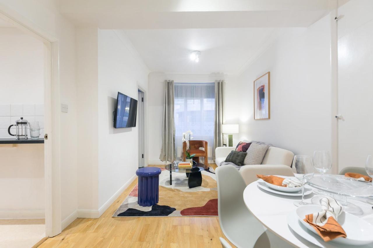 Perfectly Located 1 Bed Apartment Above Tube Station London Exterior photo